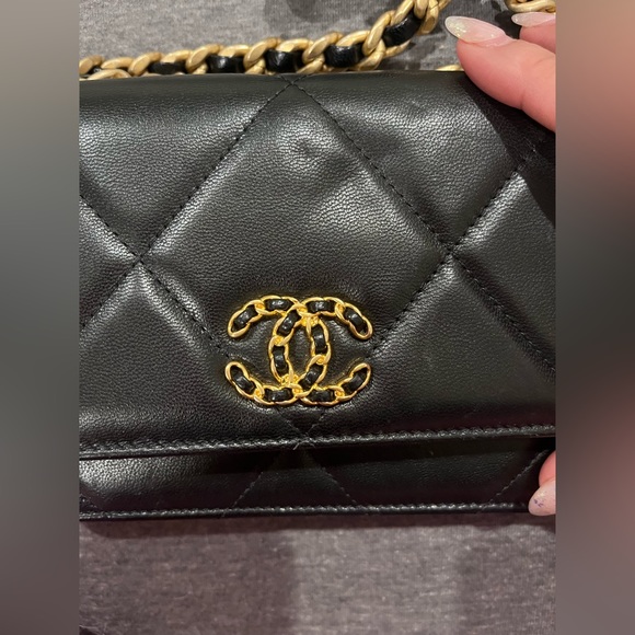 CHANEL - Picture 8 of 10